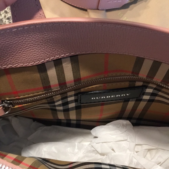 Sold NWT Burberry Medium Banner - Picture 3 of 8